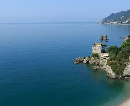 Lloyds Baia Hotel 4*