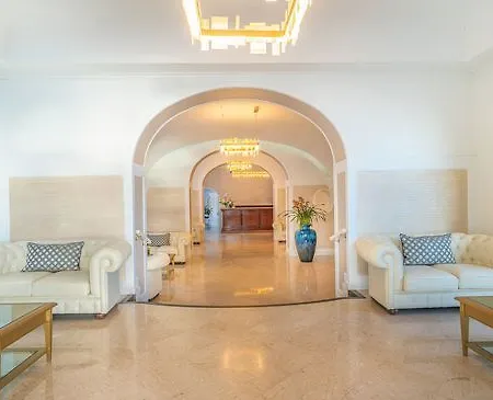 Otel Lloyds Baia