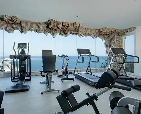 Lloyds Baia Otel