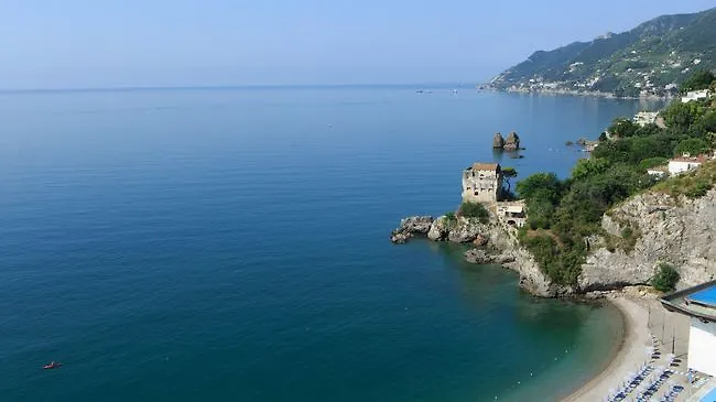 Lloyds Baia Hotel 4*